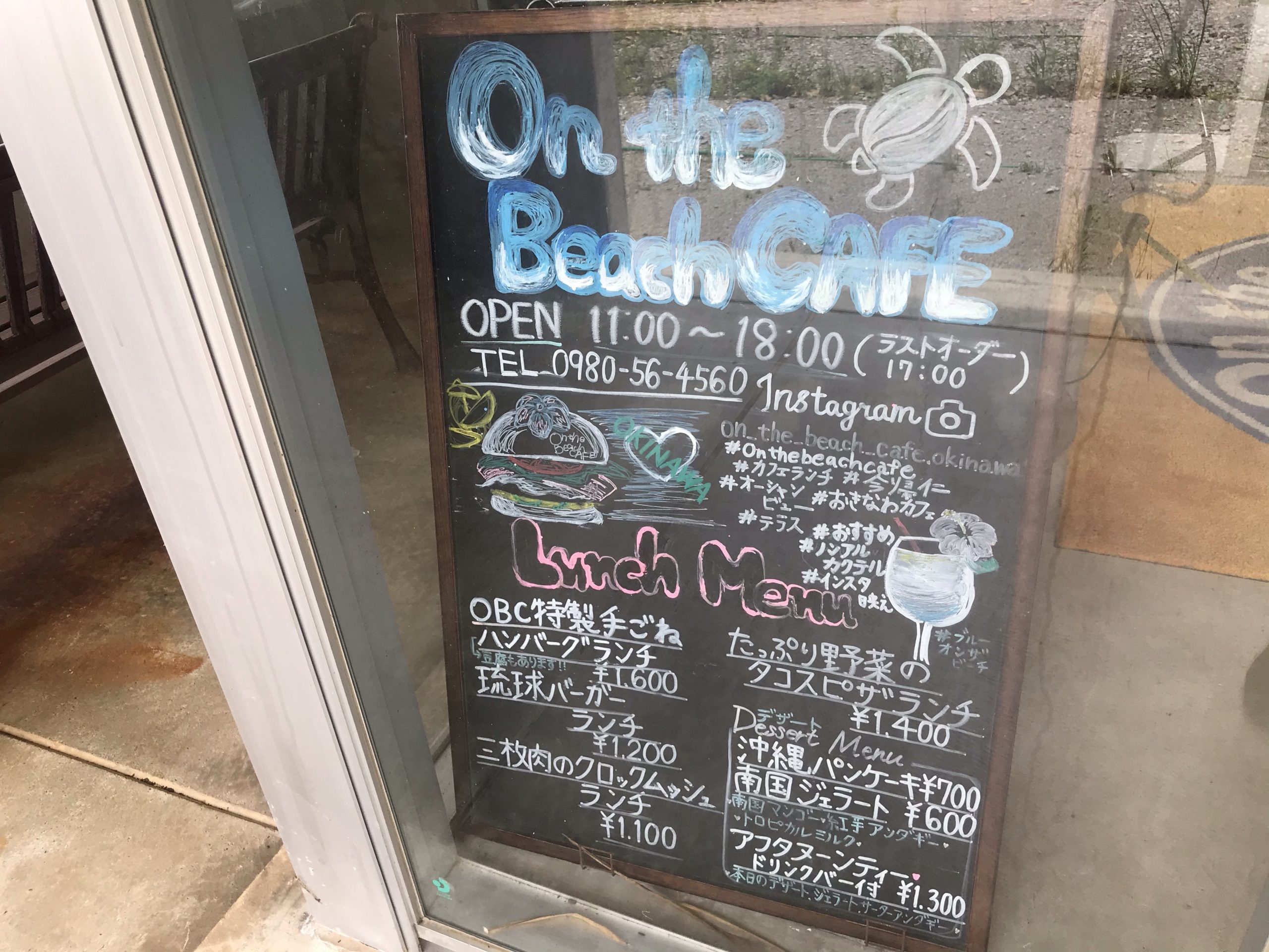On the beach cafe 今帰仁村カフェ